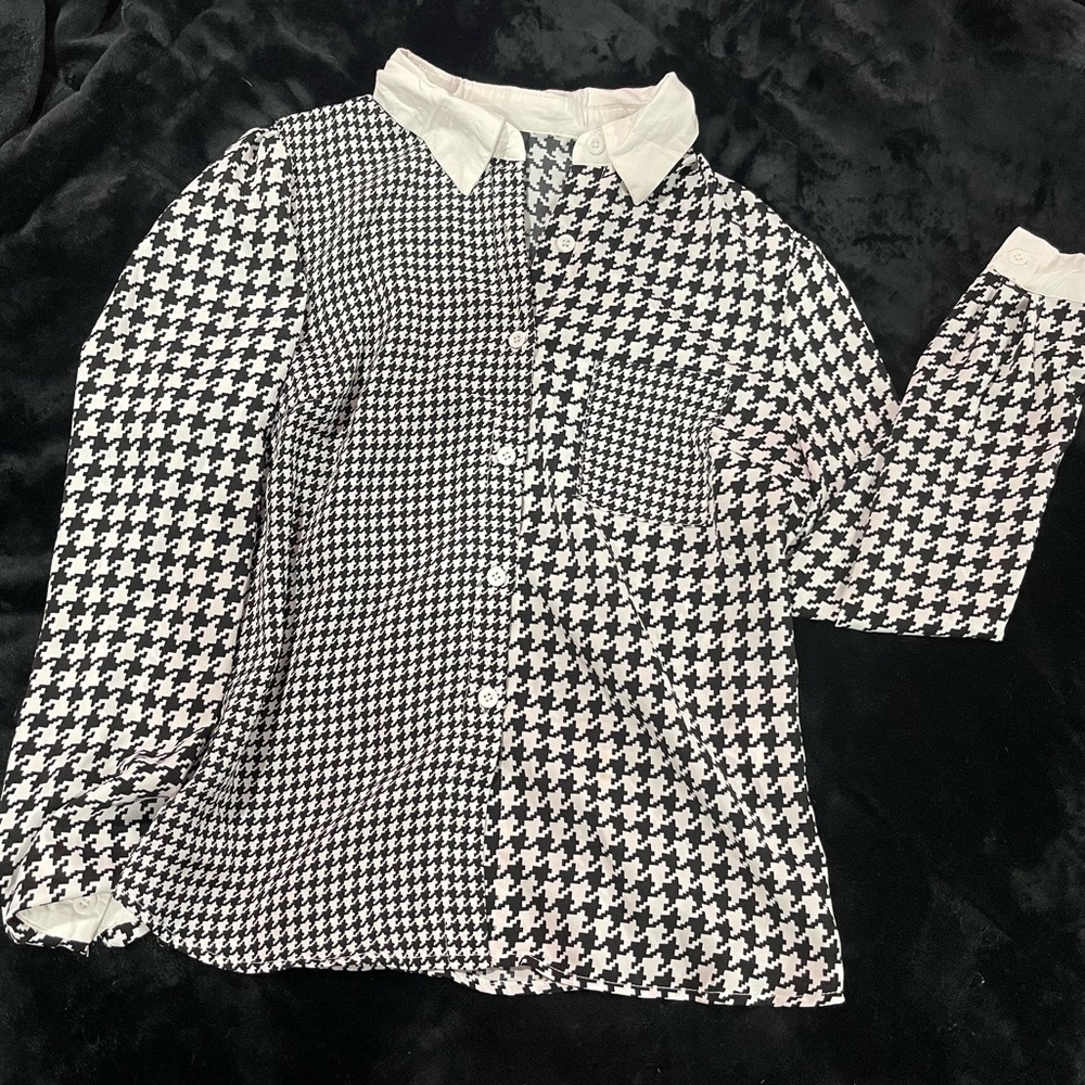 SHEIN. Medium. Pocket front houndstooth blouse.